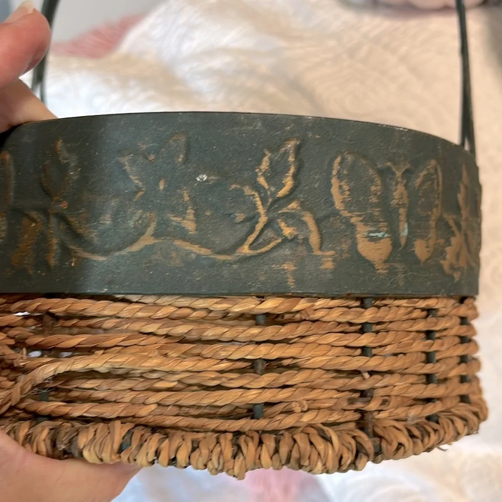 Decorative basket Metal Handle and trim - Picture 5 of 7